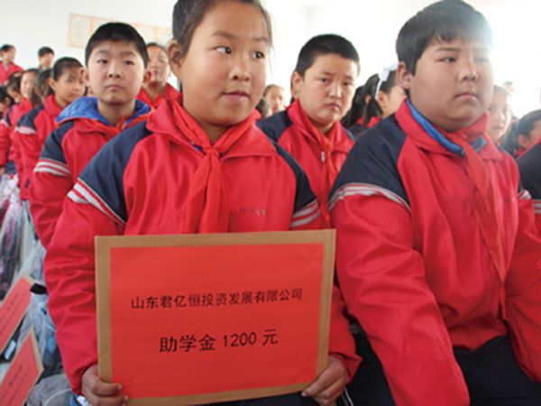 “君亿恒·暖冬情” 助学帮优活动走进白沙小学